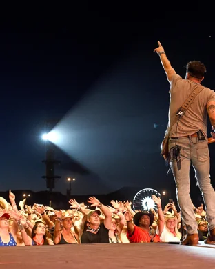 Live concert by Eli Young Band & LANCO