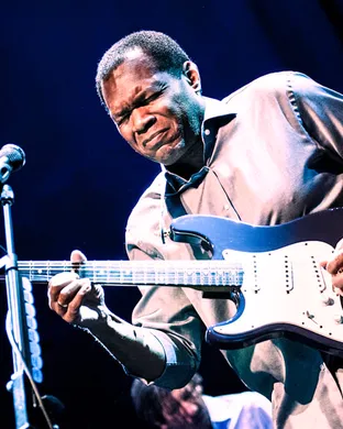 Robert Cray Band Van Wert