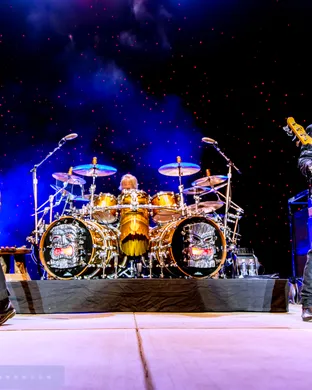 Live concert by ZZ Top & Dwight Yoakam